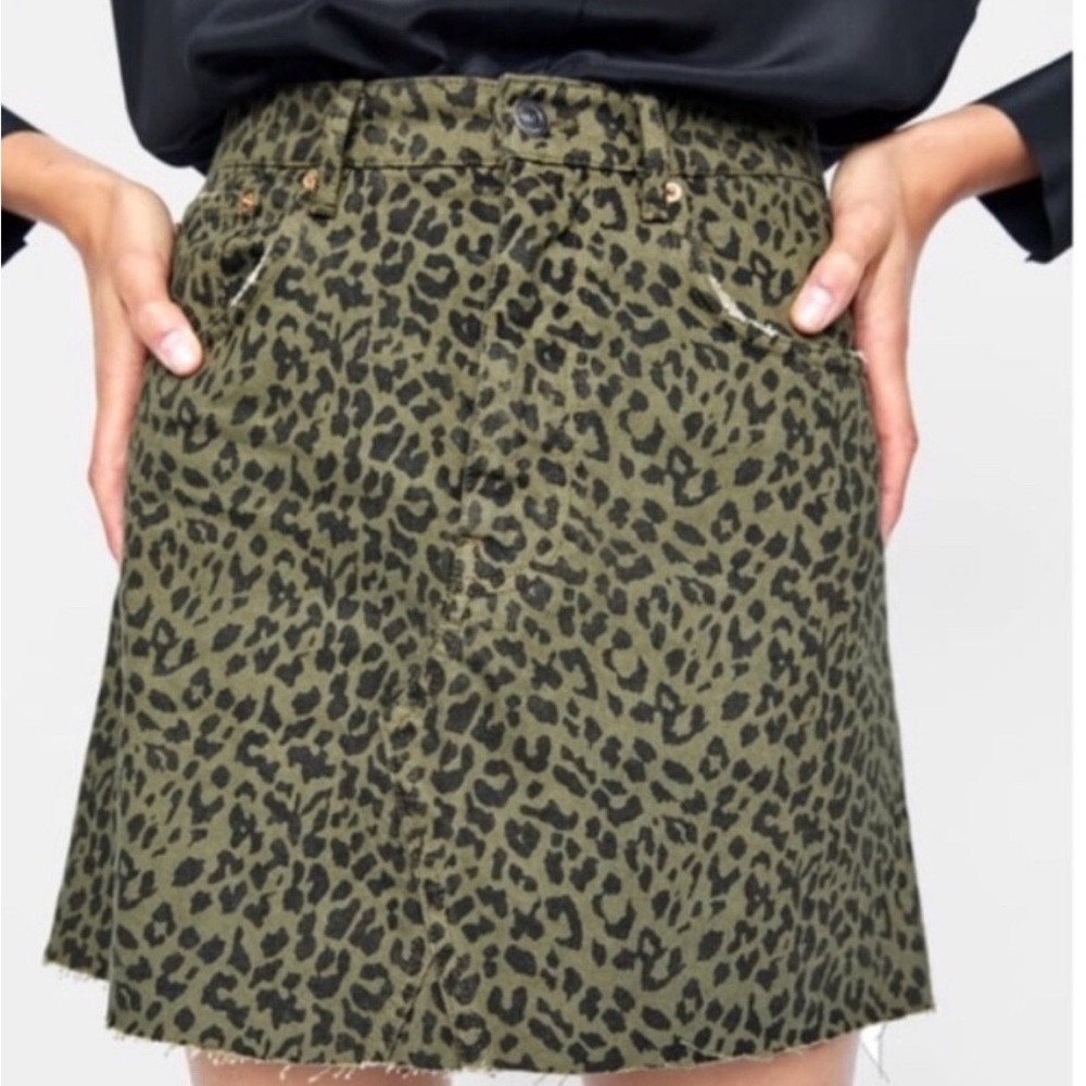 Zara woman premium denim olive Green Leopard print mini Skirt size small/26